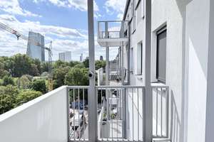 Helle 2-Zimmer-Wohnung mit großzügigem Eingangsbereich und Weitblick – 60316 Ostend, Frankfurt am Main – Vorschaubild 1