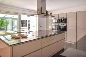 Modernes Familienglück!
Wohnen, Genießen und Entspannen auf höchstem Niveau
Stilvolle Doppelhaushä – Die vollständige Adresse der Immobilie erhältst du vom Anbieter., 45136 Bergerhausen, Essen – Vorschaubild 16
