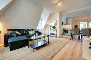 MÖBLIERT-HELL UND MODERN - Stylisches Apartment mit Balkon