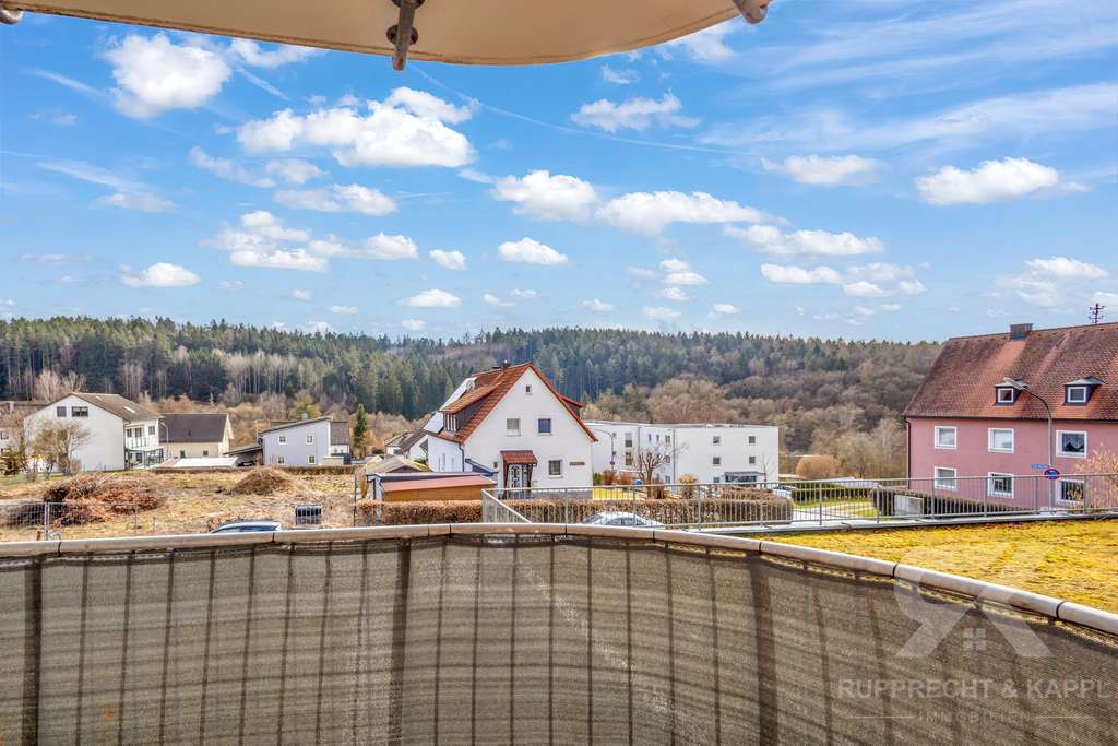 Immobilie in Neustadt an der Waldnaab - Gepflegte 2-Zimmer-Erdgeschosswohnung mit Südbalkon und Stellplatz in bester Lage Neustadt´s - Bild 3