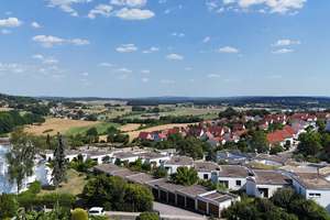 Großzügige 3-Zimmer-Wohnung mit weitläufiger Terrasse in Amberg – Die vollständige Adresse der Immobilie erhältst du vom Anbieter., 92224 Industriegebiet Amberg-Nord, Amberg – Vorschaubild 2