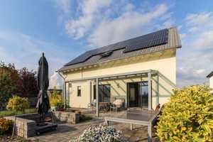 Modernes, energieeffizientes Fertighaus mit großem Garten in idyllischer Umgebung in Wittgenborn – Main-Kinzig-Kreis – Vorschaubild 1