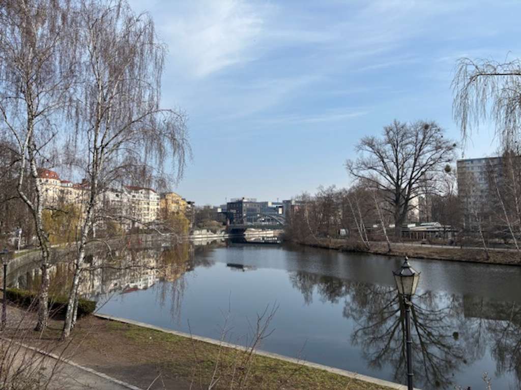 Immobilie in Berlin - „Vermietetes 1-Zimmer-Apartment am Reichstagsufer – Sanierungsobjekt mit Potenzial“ - Bild 0