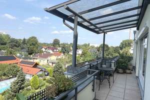 Hoch hinaus: Helle Wohnung mit großzügiger Dachterrasse, Aufzug und TG-Stellplatz