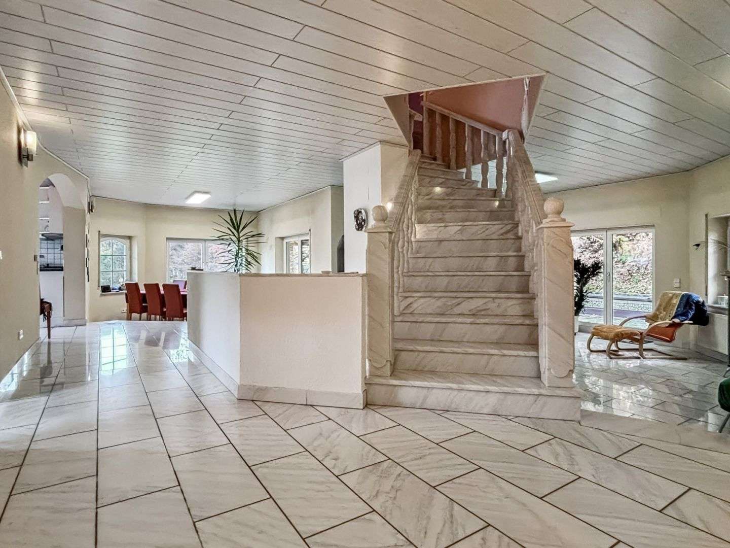 Immobilie in Heigenbrücken - Idyllisches Zweifamilienhaus mit Weitblick in Heigenbrücken - Bild 1