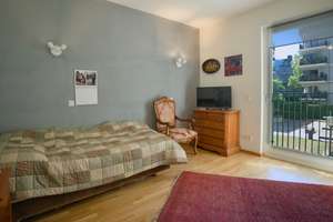 Clarenbach-Gärten: 3 Zimmer (107 m²) am Kanal, Balkon, Aufzug & bis zu 2 TG-Stellplätze – Herbert-Lewin-Straße 1-7, 50931 Lindenthal (Ortsteil), Köln – Vorschaubild 9