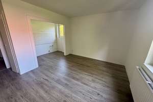 Renovierte 2-Zimmer-Wohnung mit Wohnküche & Charme