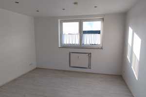 Helle 4-Raum-Dachgeschosswohnung mit EBK und Balkon – Duisburg – Vorschaubild 13