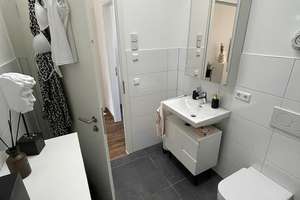 Neuwertige 3-Raum-Dachgeschosswohnung mit Balkon und Einbauküche in Kirchheim unter Teck – Rosa-Heinzelmann-Straße 12, 73230 Kirchheim unter Teck – Vorschaubild 8