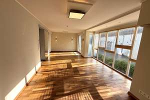Hochwertige Split-Level-Wohnung mit Hauscharakter in Junkersdorfer Bestlage