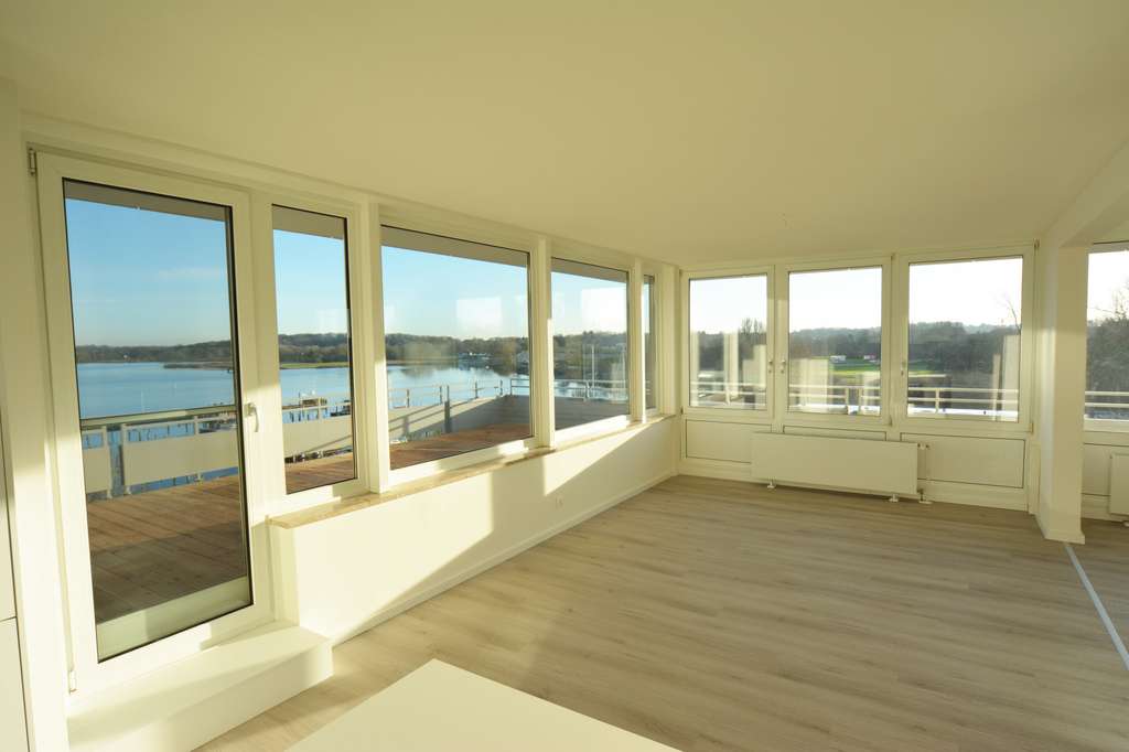 Penthouse Erstbezug nach Renovierung mit einmaligem Schleiblick!