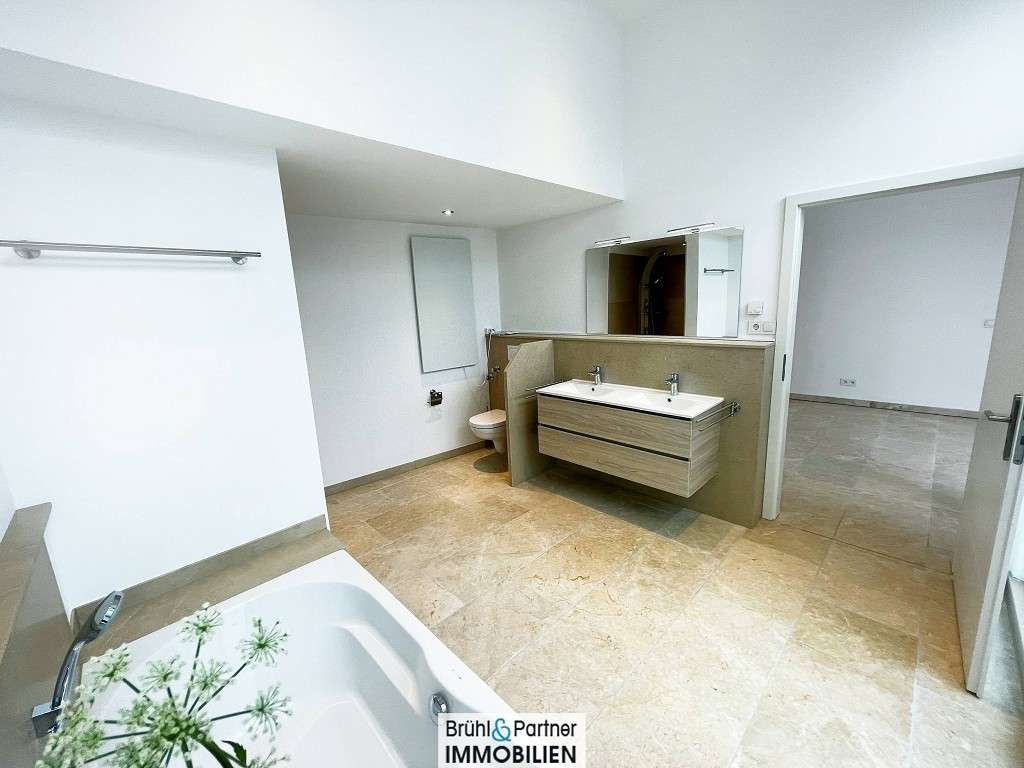 Immobilie in Nierstein - Ziehen Sie mit Ihren Eltern ein - zwei kernsanierte Häuser nebeneinander - modern und pflegeleicht - Bild 2