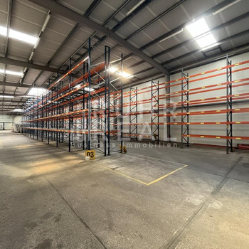 Gepflegte Lagerhalle in Langenfeld | Regalsystem vorhanden | gute Anbindung