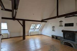 Rustikales Loft-Potenzial unterm Dach: 109 m² für Individualisten mit Kamin & Mansarde