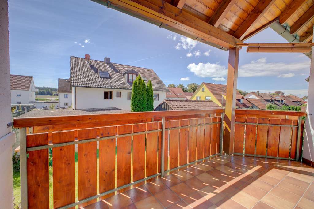 Immobilie in Röhrmoos - Lichtdurchflutete Maisonette-Wohnung mit Balkon, Garten und Garage in Großinzemoos! - Bild 3