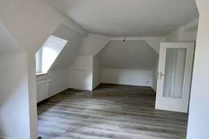 3 Nettokaltmieten frei! Familienwohnung im Dachgeschoss..