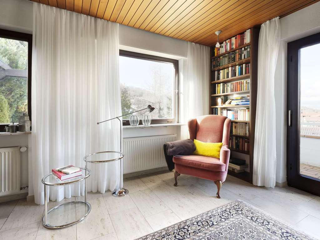 Immobilie in Gerlingen - Zweifamilienhaus mit Einliegerwohnung in begehrter Halbhöhenlage mit Garten & Sauna - Bild 3