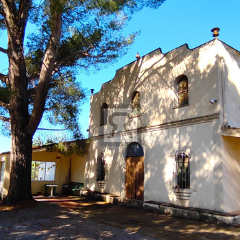 Denkmalgeschütztes Bauernhaus in gutem Zustand mit 1 Hektar Land – Valls | Tarragona