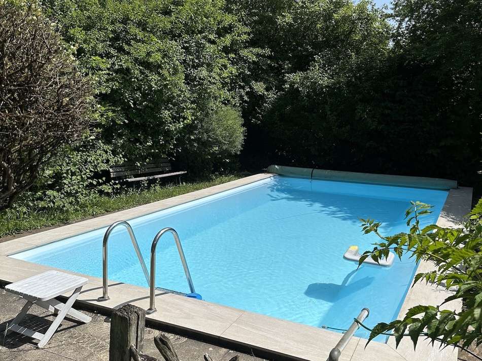 Pool im Sommer