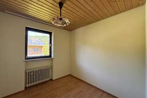 Gepflegtes Zweifamilienhaus in ruhiger Siedlungslage in Altdorf! – Die vollständige Adresse der Immobilie erhältst du vom Anbieter., 84032 Altdorf – Vorschaubild 13