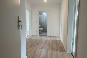 Kernsanierte 2-Zimmer Dachgeschosswohnung in Duisburg-Untermeiderich – Neustraße 11, 47137 Untermeiderich, Duisburg – Vorschaubild 1