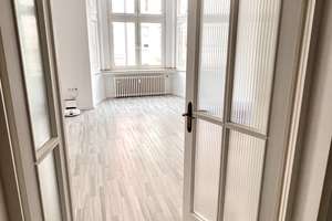 ** BEL ETAGE * GROßZÜGIG GESCHNITTENE 2 ZIMMER ALTBAUWOHNUNG NÄHE FÜRSTENPLATZ** – 40215 Friedrichstadt, Düsseldorf – Vorschaubild 4
