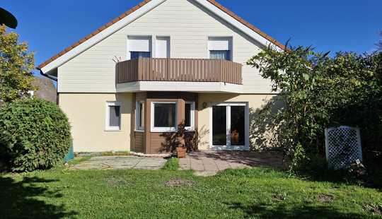 Bild von Freistehendes Einfamilienhaus mit Garten und Photovoltaikanlage
