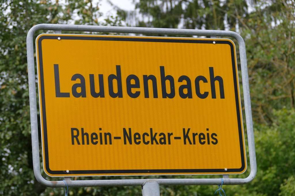 Immobilie in Laudenbach - ... mit Fliesenboden, zwei Pkw-Stellplätzen und Sonnenbalkon - Bild 0