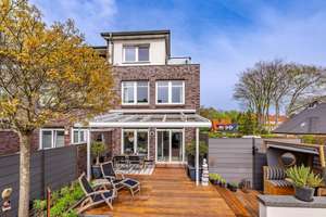 Modernes, energieeffizientes Townhouse in familienfreundlicher Lage! – Die vollständige Adresse der Immobilie erhältst du vom Anbieter., 22589 Iserbrook, Hamburg – Vorschaubild 1