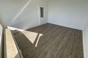 Frisch renovierte 2 Zimmer-Wohnung mit modernisiertem Wannenbad und 2 Balkonen – 22417 Langenhorn, Hamburg – Vorschaubild 4