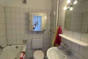 Helle möblierte Wohnung in Rüttenscheid | Zwischenmiete 8.11.–1.5. | Voll ausgestattet – Witteringstraße 1, 45130 Essen – Vorschaubild 3