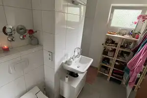 Modernisierte Wohnung mit Einbauküche und Balkon: stilvolle 2-Zimmer-Wohnung in Mainz-Finthen – Sertoriusring 313, 55126 Mainz – Vorschaubild 11