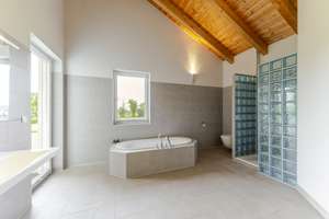 Stilvolles EFH am Chiemsee inkl. Wellnesshaus, Baugrundstück und Einliegerwohnung – Die vollständige Adresse der Immobilie erhältst du vom Anbieter., 83233 Bernau am Chiemsee – Vorschaubild 9