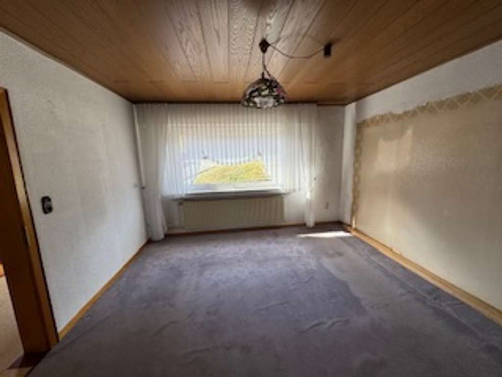 Immobilie in Wilnsdorf - Wilnsdorf Oberdielfen, solide DHH ca. 100m² Wfl, Keller, Garage in guter Lage - Bild 4