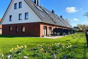 Modernes Reihenhaus mit ausgebautem Dachboden, Großcarport, Kaminanschluss & Sonnenterrasse