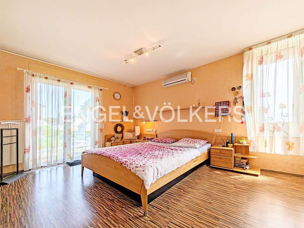 Immobilie in Ransbach-Baumbach - Modernisiertes Wohngebäude mit Büroeinheit und schöner Gartenanlage - Bild 1