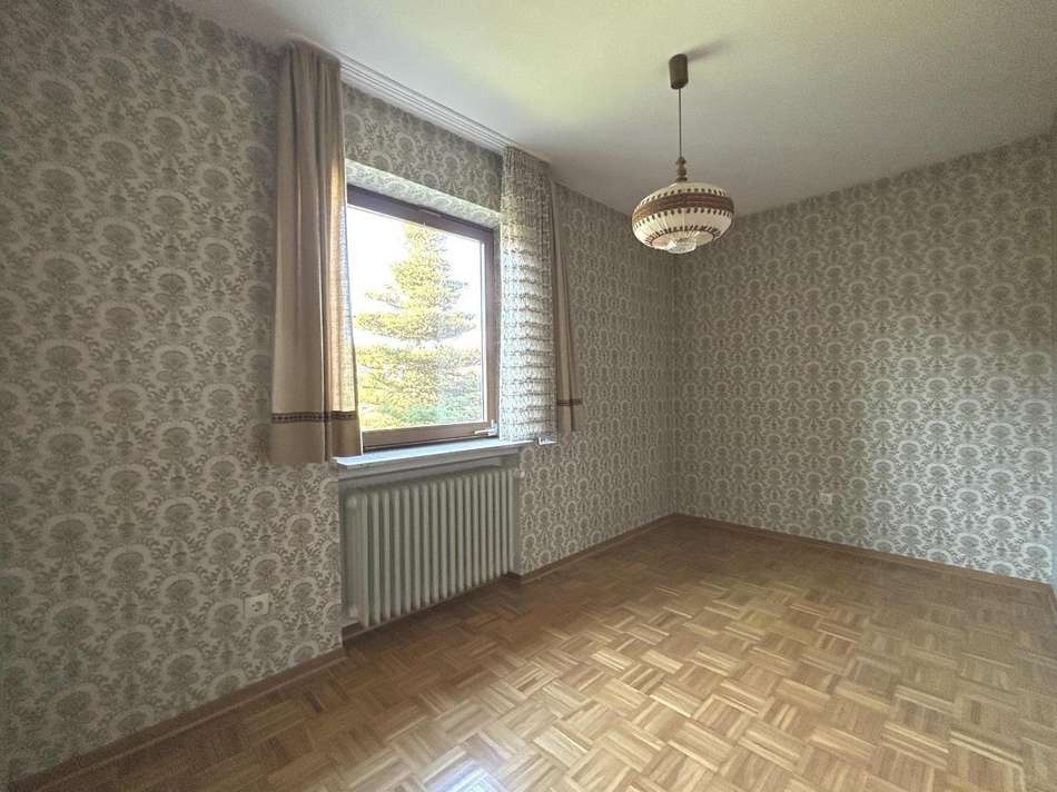 Büro EG