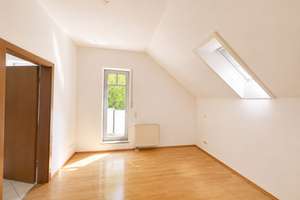 Helle Dachgeschosswohnung mit Süd-Terrasse & Blick ins Grüne – Erlbachstraße 9 - 9b, 81249 Lochhausen, München – Vorschaubild 6