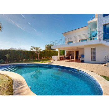 Luxuriöse zeitgenössische Villa in Nueva Santa Bárbara