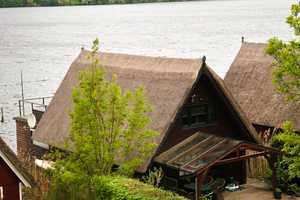 Luxus Bootshaus mit Reetdach am Ziegelsee mit Motorboot – Schwerin – Vorschaubild 1