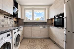 Großzügige Drei-Zimmer-Wohnung mit zwei Balkonen und Stellplatz - Frankfurt Heddernheim  – 60439 Heddernheim, Frankfurt am Main – Vorschaubild 3