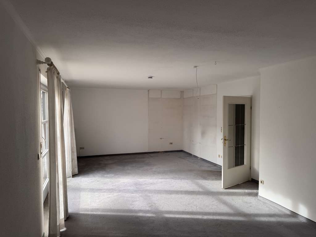 Immobilie in Pullach im Isartal - Exklusive, geräumige und neuwertige 2/3 Zimmer-Wohnung mit großem Balkon am Marktplatz von Pullach - Bild 1