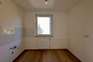 Frisch renovierte 2-Zimmer-Wohnung mit Balkon in Schweinau zu vermieten  – Friesenstraße  48, 90441 Hohe Marter, Nürnberg – Vorschaubild 3