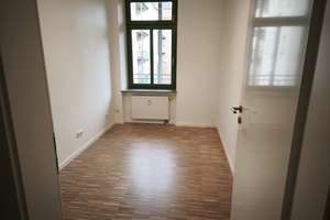 3 Raumwohnung mit Parkett und neuer EBK – Gießerstraße 33, 9130 Sonnenberg, Chemnitz – Vorschaubild 2