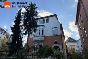 Frei werdendes 3-Familienhaus mit Einliegerwohnung in Zuffenhausen, mit Garten, Balkon, 2 Garagen.