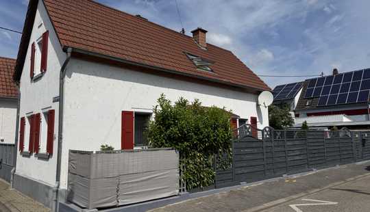 Bild von Wunderschönes freistehendes Einfamilienhaus mit Garten