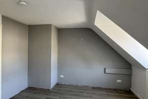Helle 2-Zimmer- Dachgeschosswohnung in Aachen ab sofort zu vermieten – Küpperstraße 1, 52066 Burtscheider Kurgarten, Aachen – Vorschaubild 3