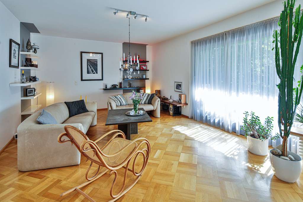 Immobilie in Aichach - Ein Haus mit Substanz, Weite und außergewöhnlichen Perspektiven - Bild 2