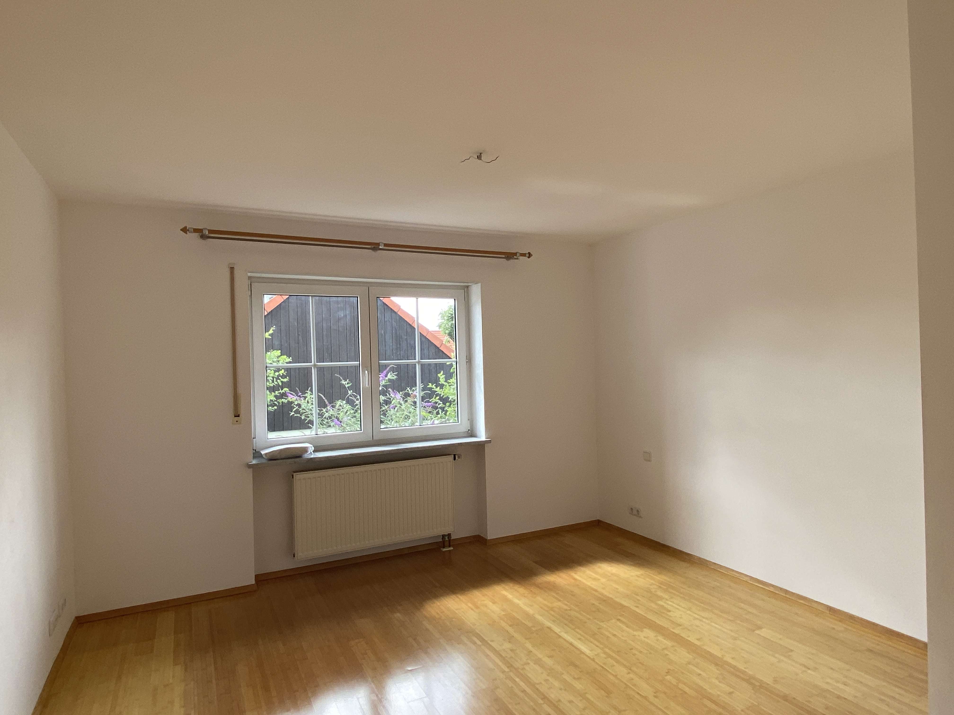 Immobilie in Eggolsheim - Gepflegtes Mehrfamilienhaus mit Ausblick in ruhiger Hanglage – - Bild 2