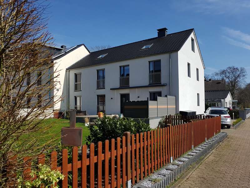 Seitl. angeb. EFH mit einer Ausstattung vom Feinsten....Das perfekte Haus für die große Familie...